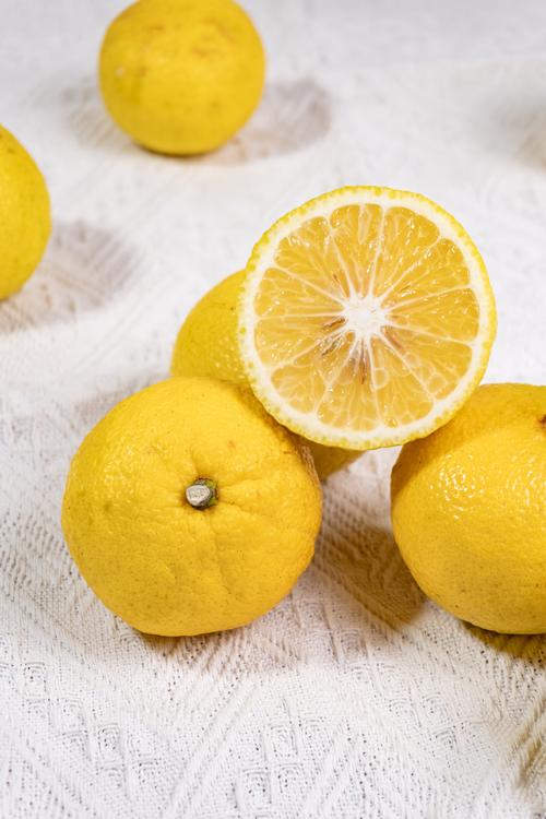 儿子十二岁特别爱吃水果,一次能吃三四个苹果,这样对身体有害吗? 儿子十二岁特别爱吃水果,一次能吃三四个苹果,这样对身体有害吗?